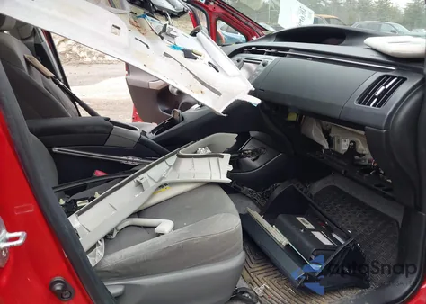 2013 Toyota Prius Three из США, поврежденный, VIN JTDKN3DU4D5586011